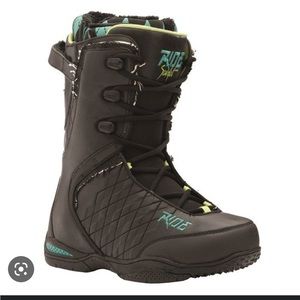 Ride Women’s Snowboarding Boot